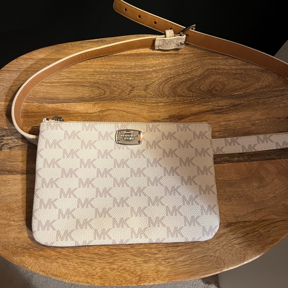 Michael Kors Fanny Pack/Small Purse - white never used!!!! Like new!!!
